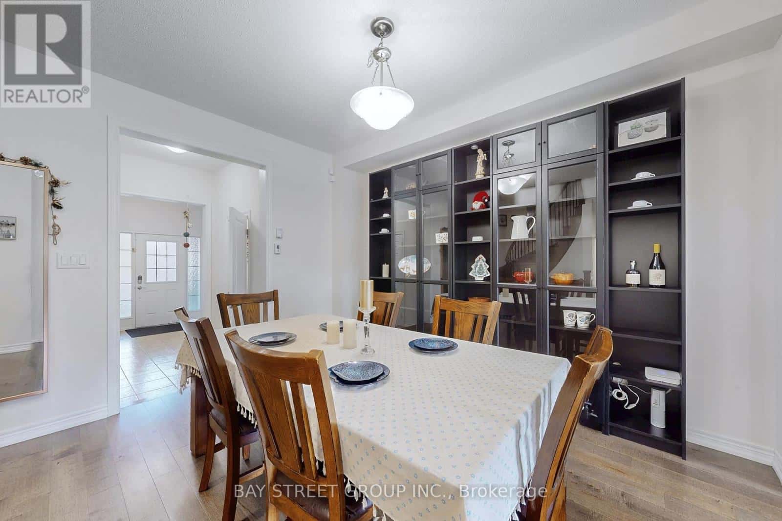 7 PAPER MILLS CRESCENT — Richmond Hill (Jefferson), Ontario - Photo 5 of 37