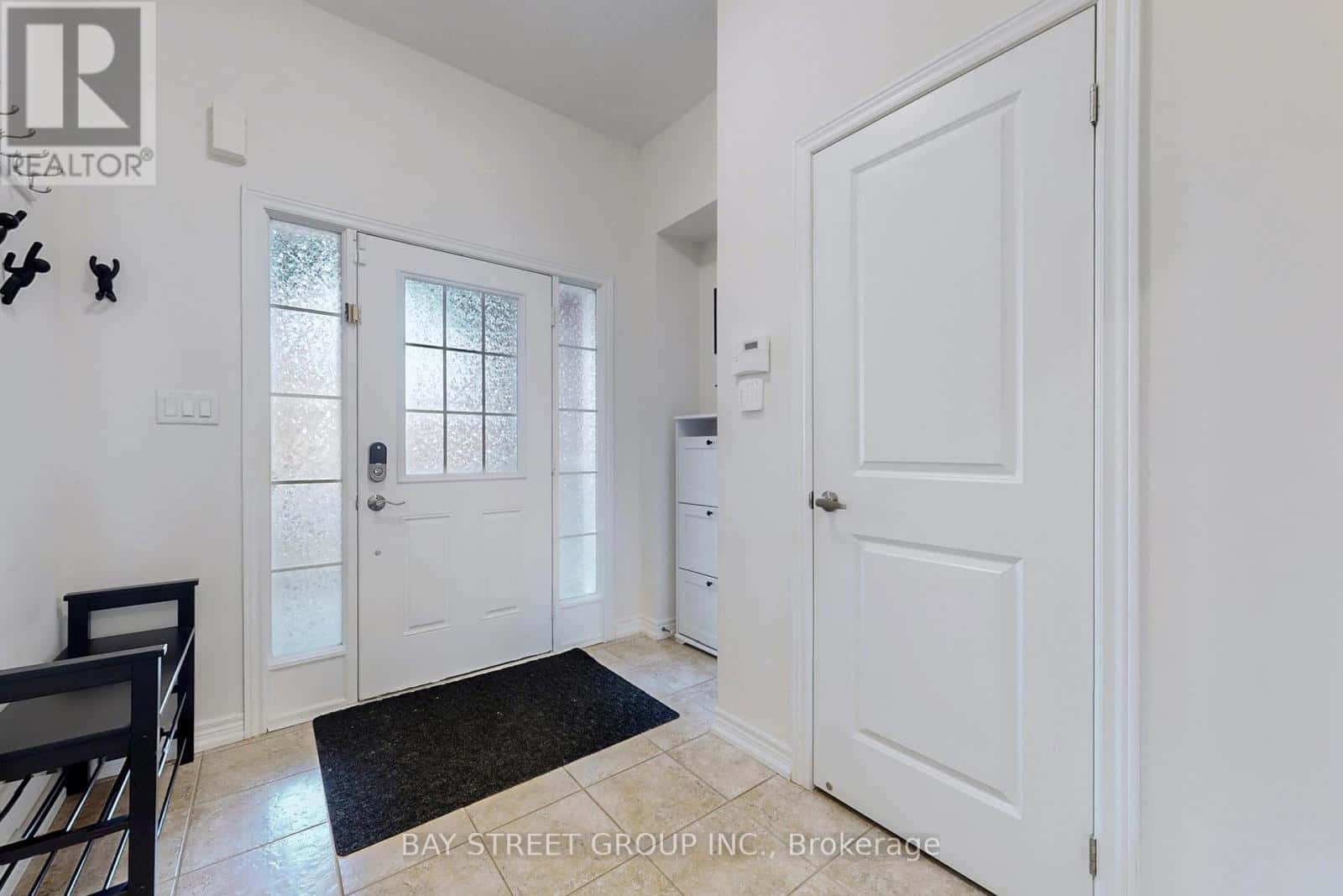 7 PAPER MILLS CRESCENT — Richmond Hill (Jefferson), Ontario - Photo 4 of 37