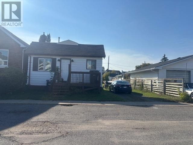 827 Alberta ST — Thunder Bay, Ontario - Main photo