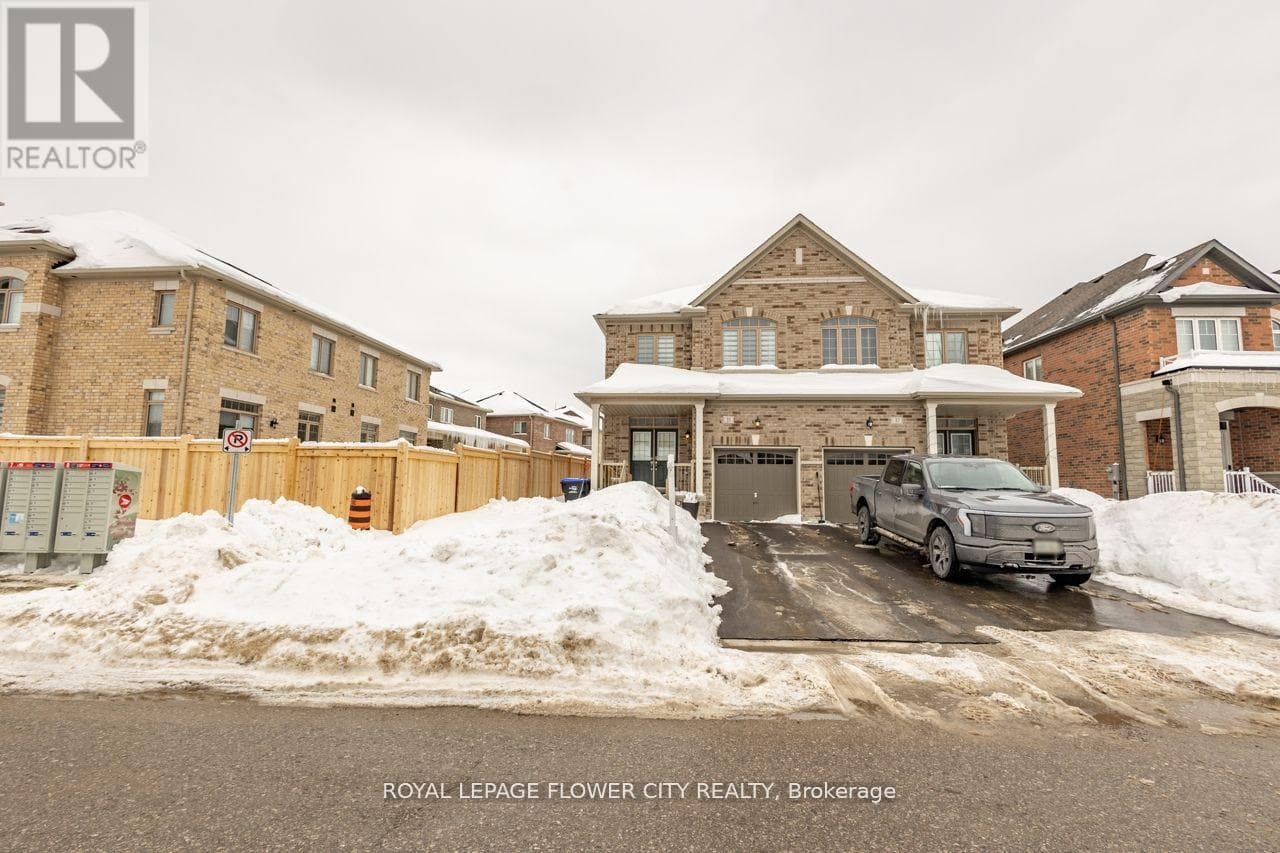 13 FERRAGINE CRESCENT — Bradford West Gwillimbury (Bradford), Ontario - Main photo