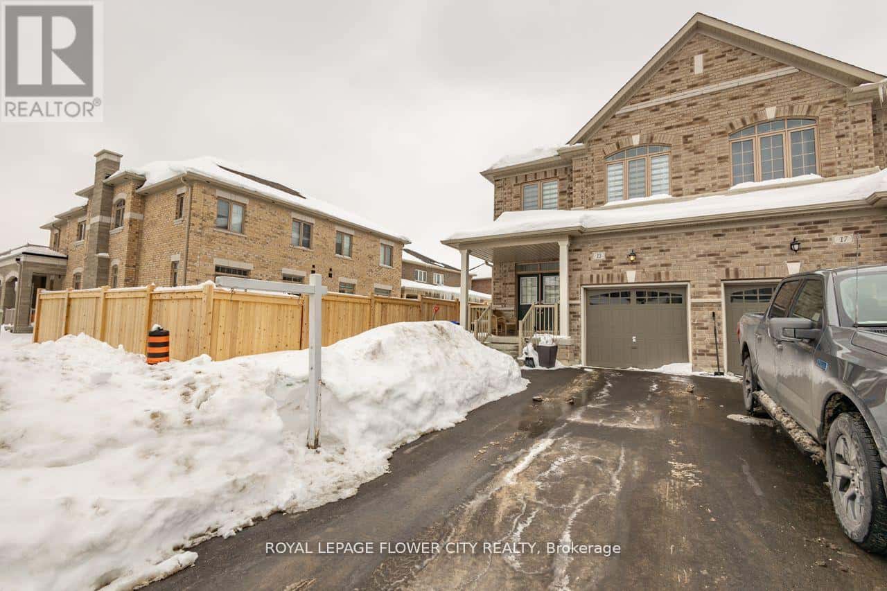 13 FERRAGINE CRESCENT — Bradford West Gwillimbury (Bradford), Ontario - Photo 3 of 42