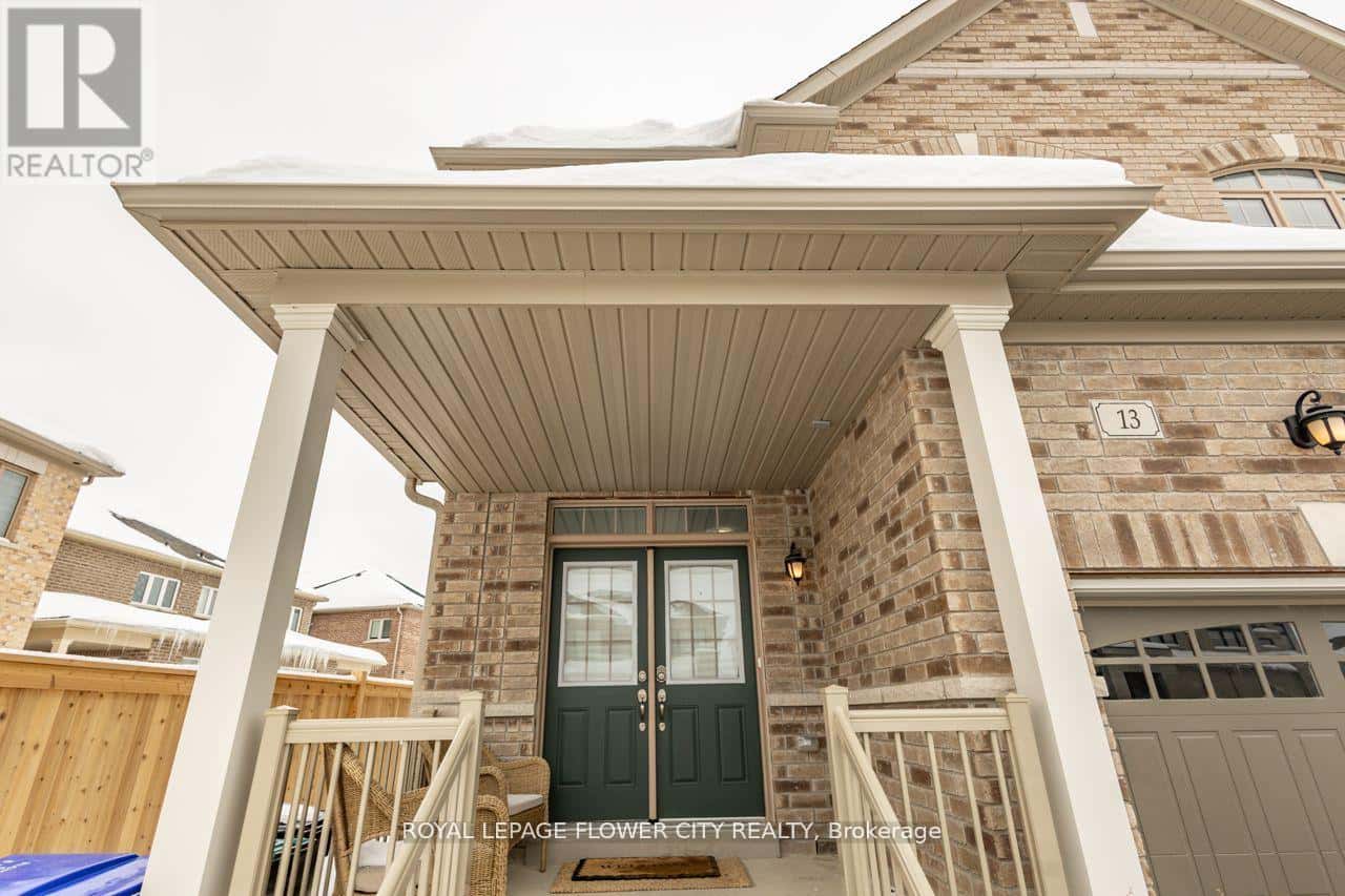 13 FERRAGINE CRESCENT — Bradford West Gwillimbury (Bradford), Ontario - Photo 4 of 42