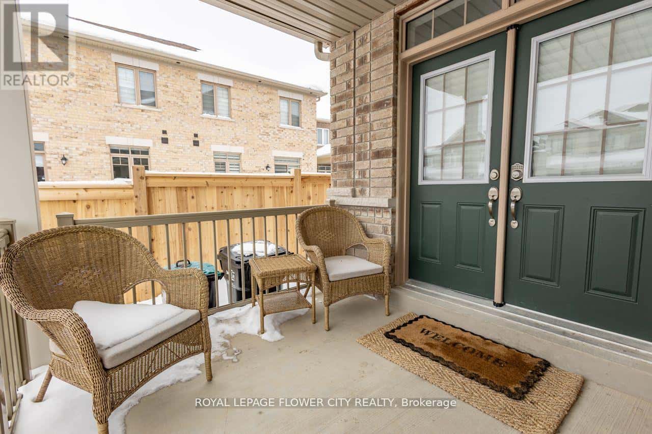 13 FERRAGINE CRESCENT — Bradford West Gwillimbury (Bradford), Ontario - Photo 5 of 42