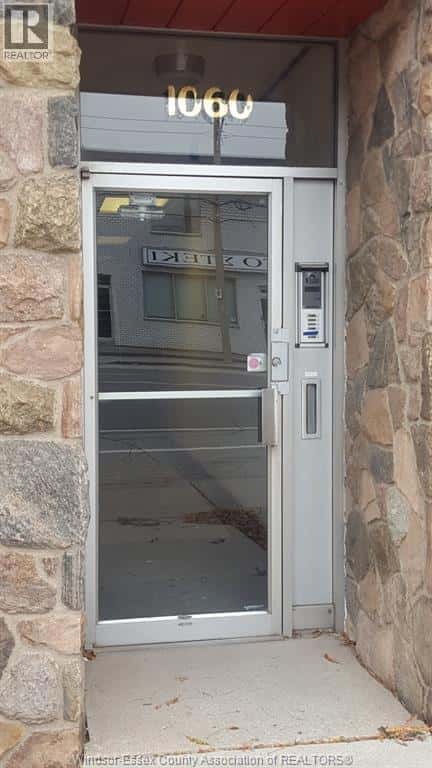 Windsor — Windsor - Photo 2 of 33