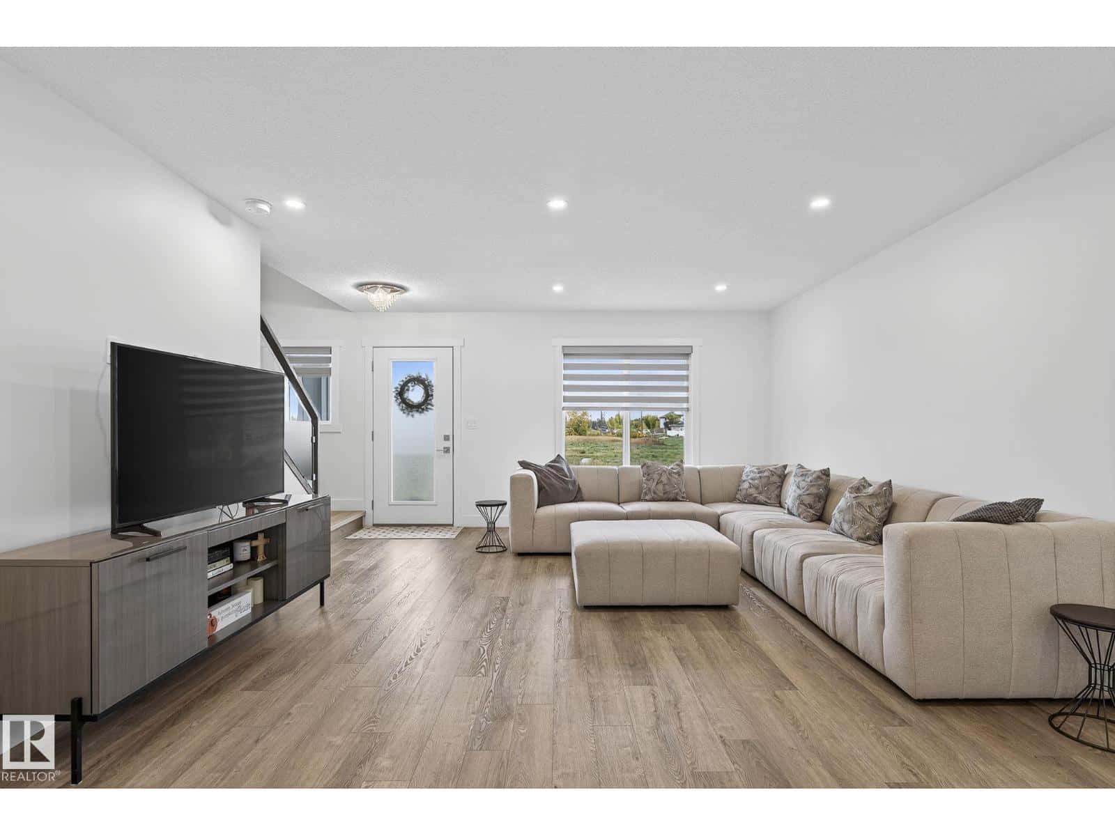 #16 9250 156 AV NW — Edmonton, Alberta - Photo 4 of 65