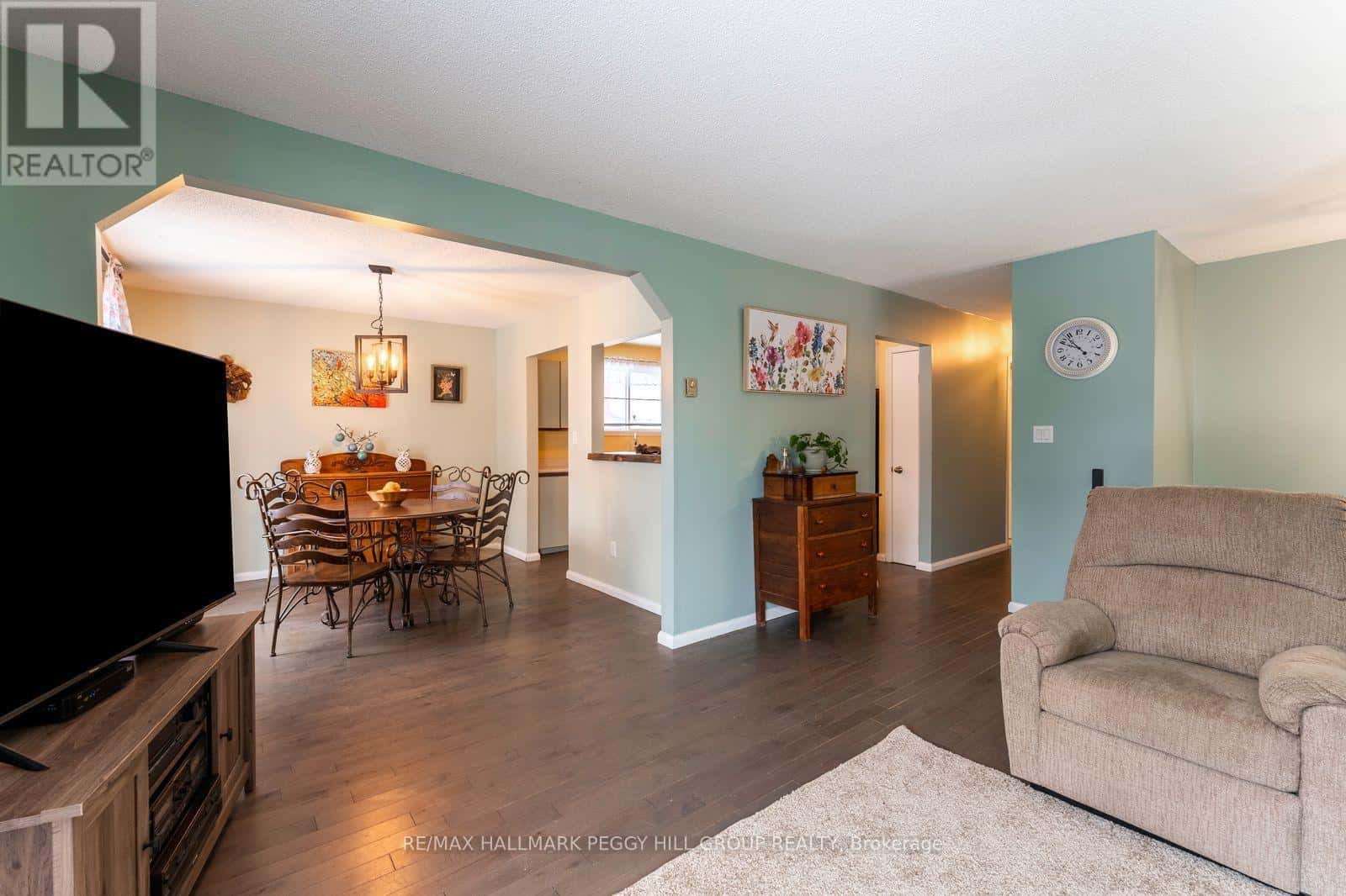 112 BORLAND STREET E — Orillia, Ontario - Photo 3 of 21