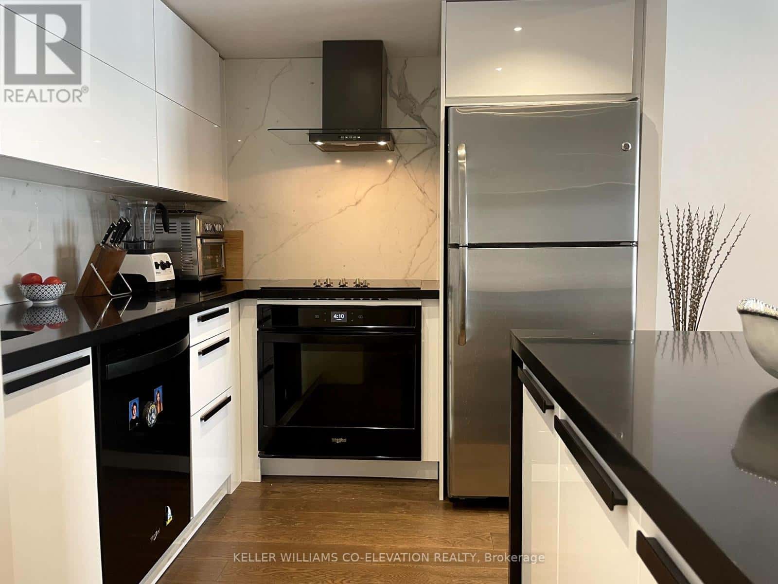 707 - 2091 HURONTARIO STREET — Mississauga (Cooksville), Ontario - Photo 4 of 29