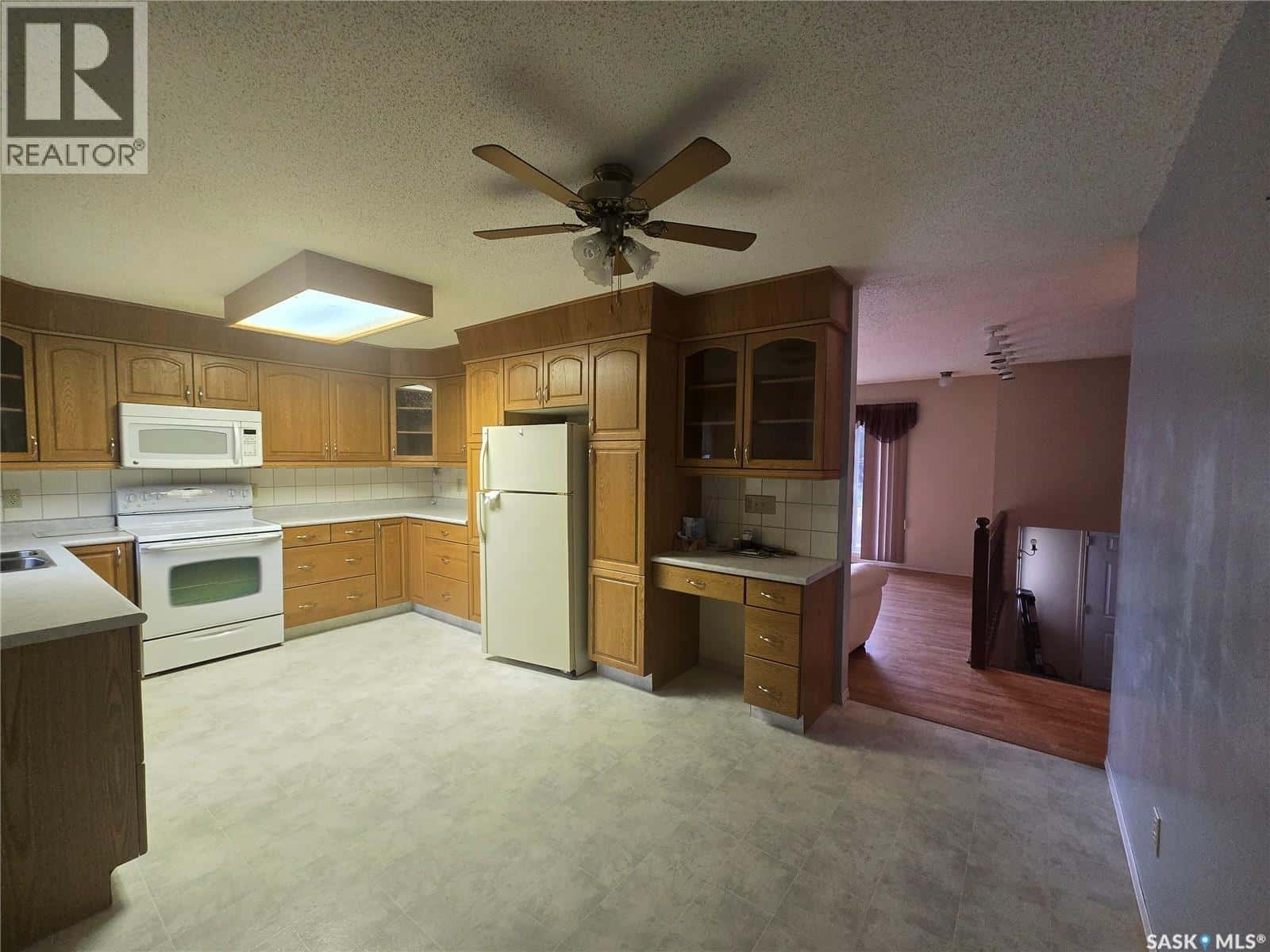 215 Heward STREET — Stoughton, Saskatchewan - Photo 4 of 20