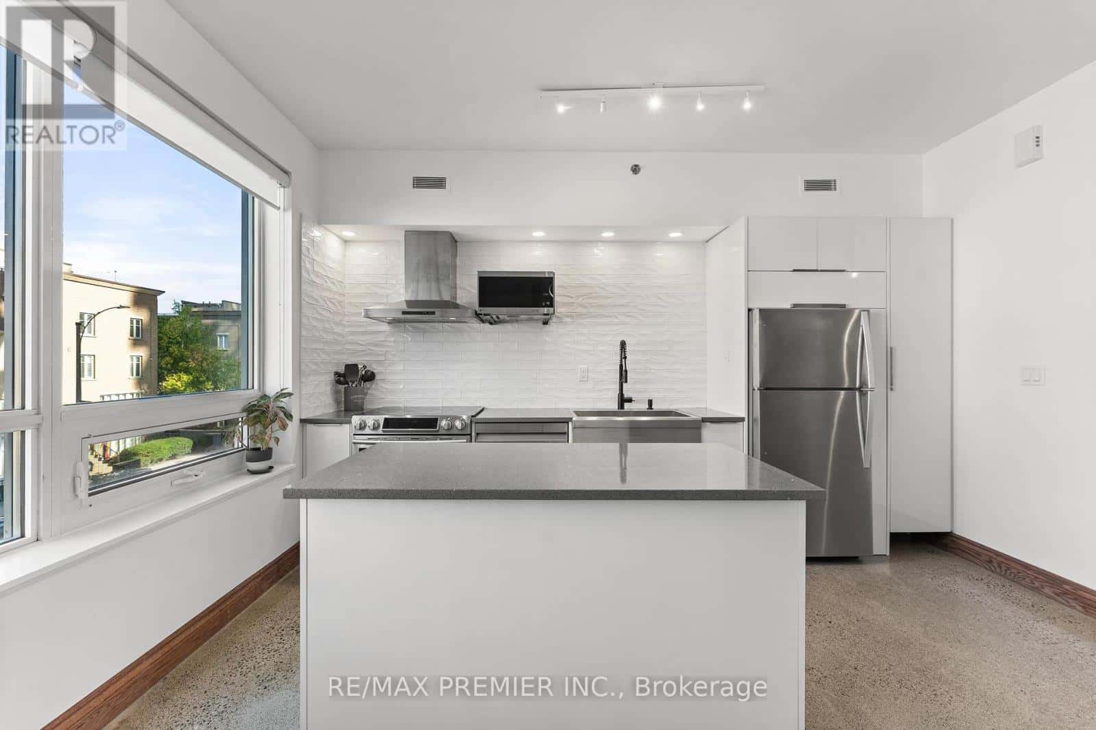 TH13 - 57 EAST LIBERTY STREET — Toronto (Niagara), Ontario - Photo 4 of 34