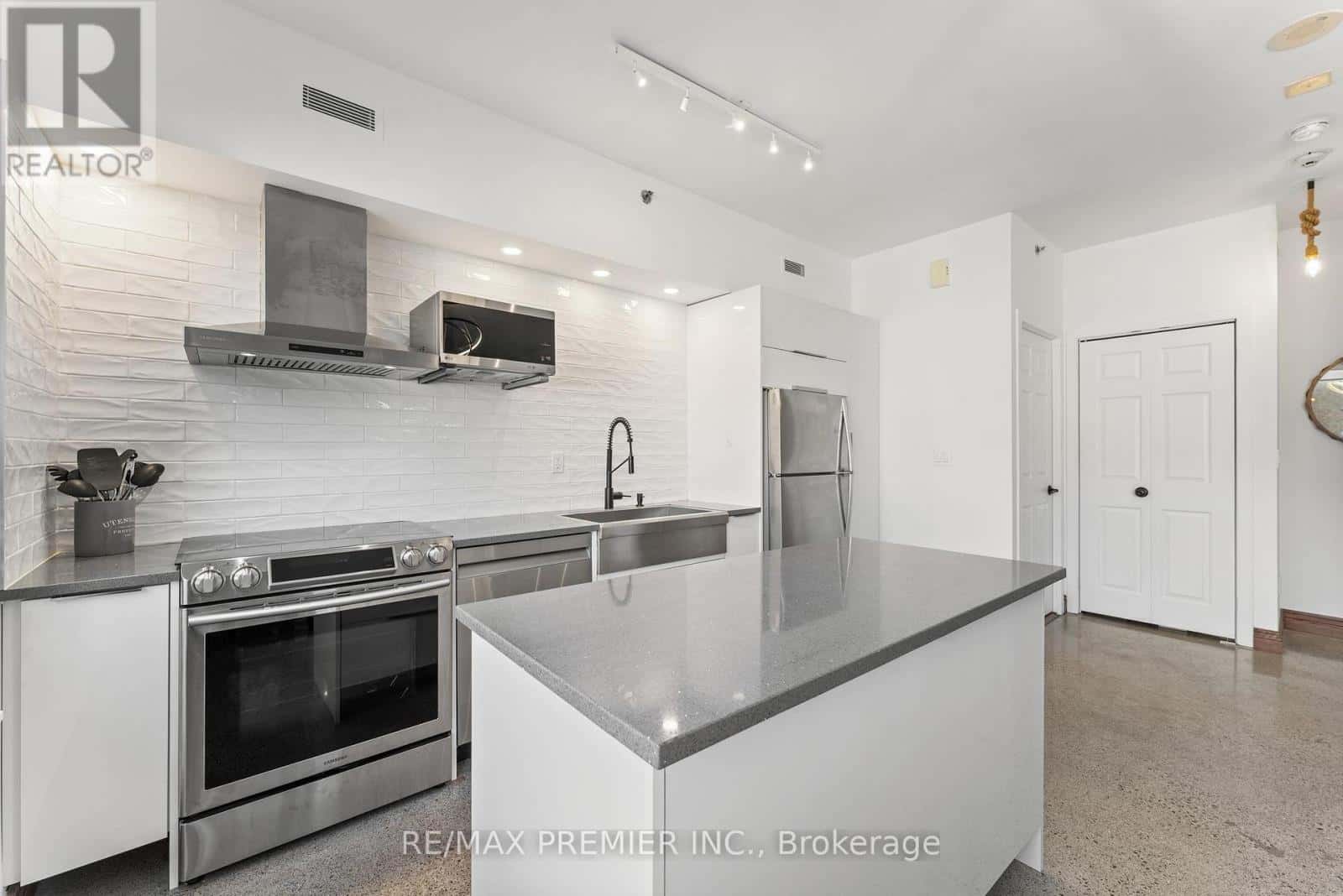 TH13 - 57 EAST LIBERTY STREET — Toronto (Niagara), Ontario - Photo 5 of 34