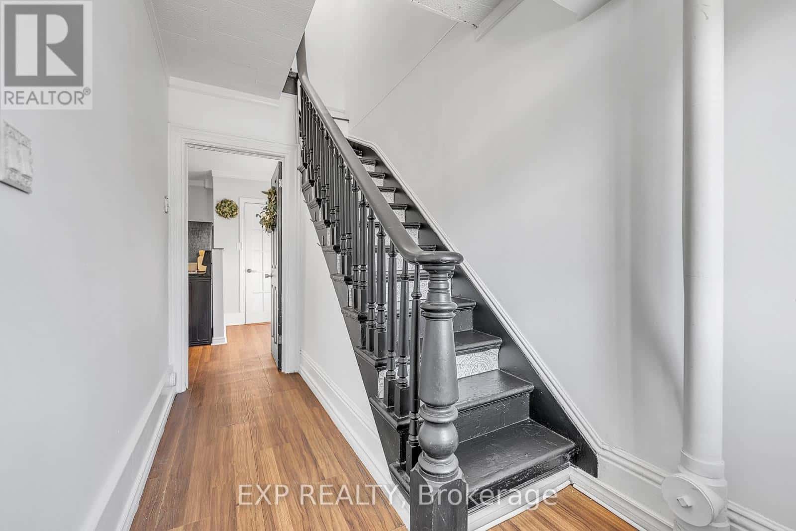 130 JOHN STREET S — Belleville (Belleville Ward), Ontario - Photo 3 of 41