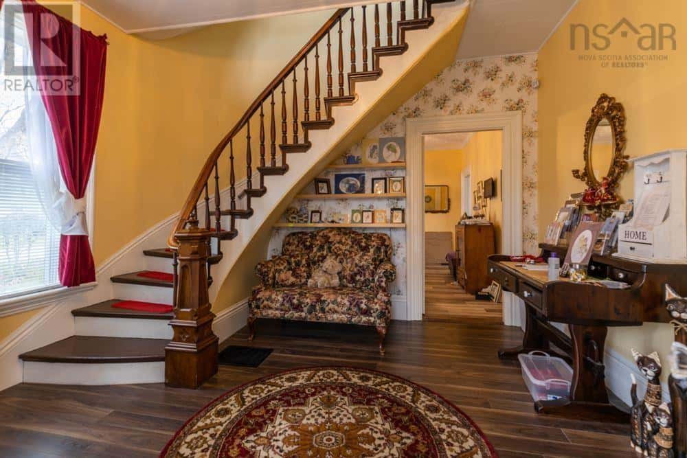 45 Alma Street — Yarmouth, Nova Scotia - Photo 2 of 22