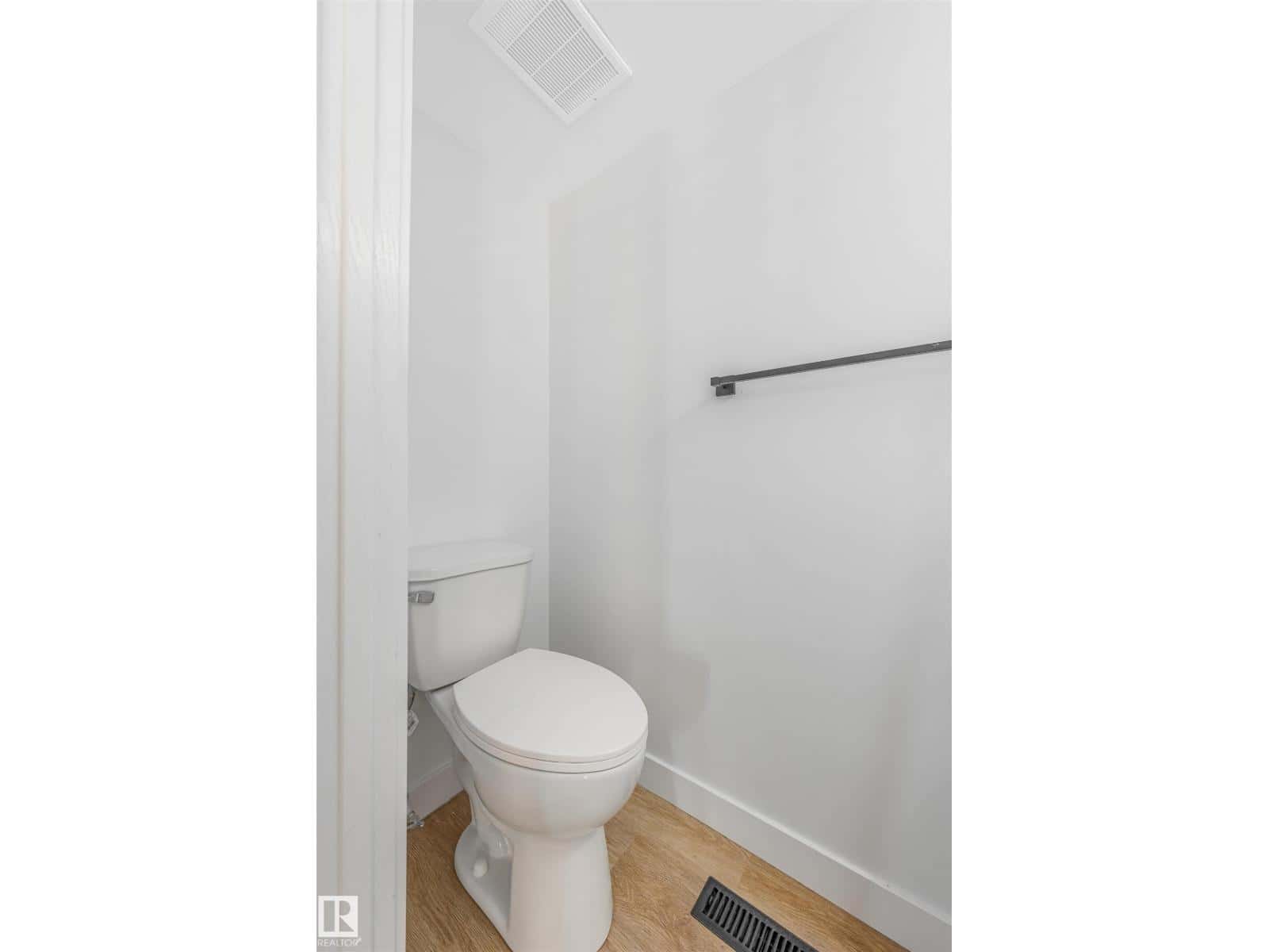 6030 MILL WOODS RD S NW — Edmonton, Alberta - Photo 3 of 45