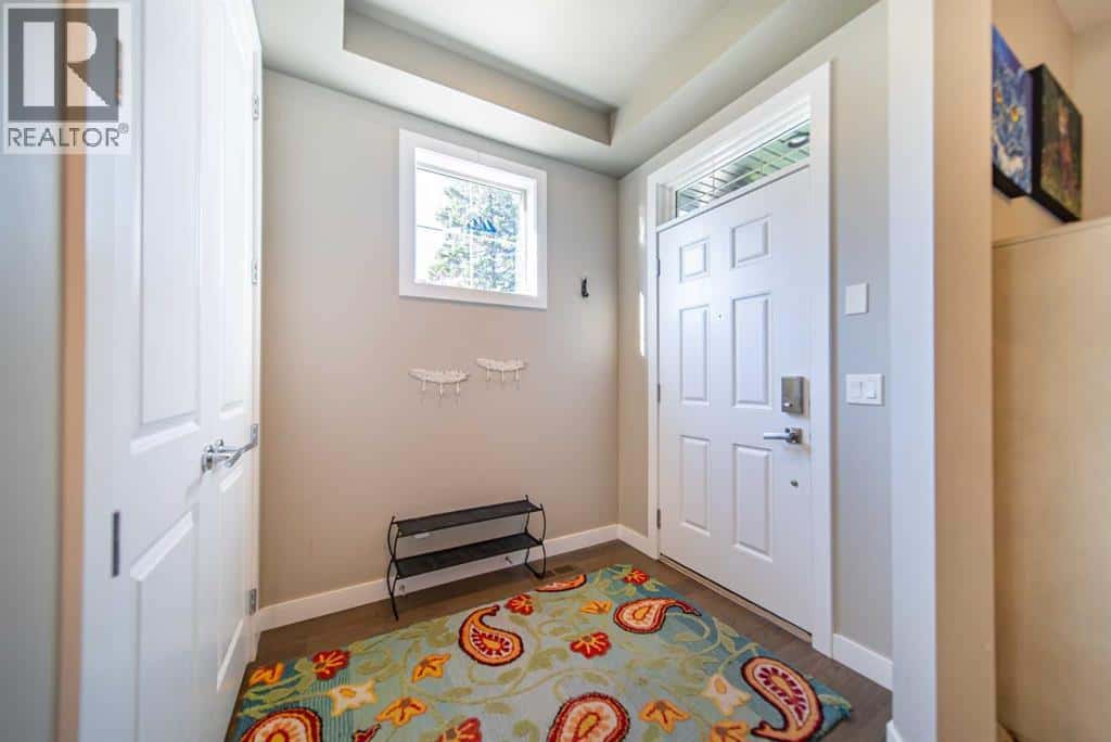 3524 41 Street SW — Calgary, Alberta - Photo 3 of 40