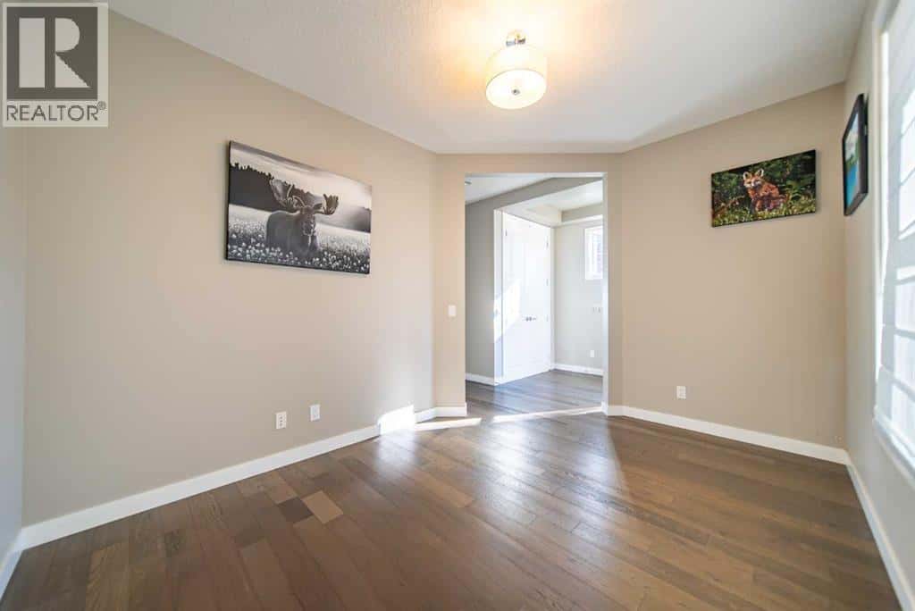 3524 41 Street SW — Calgary, Alberta - Photo 4 of 40