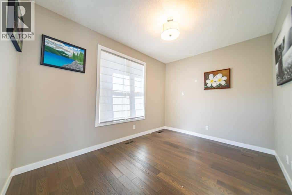 3524 41 Street SW — Calgary, Alberta - Photo 5 of 40