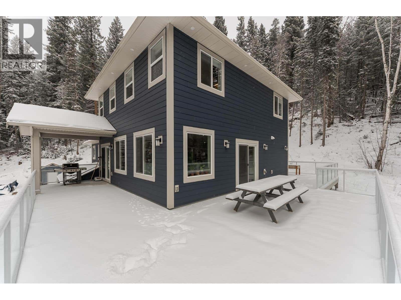 3350 HILLSIDE DRIVE — Prince George, British Columbia - Photo 3 of 40