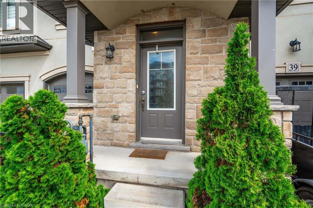 98 SHOREVIEW Place Unit# 40 — Stoney Creek, Ontario - Photo 3 of 33