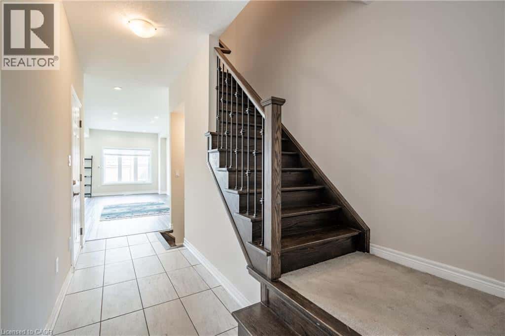 98 SHOREVIEW Place Unit# 40 — Stoney Creek, Ontario - Photo 4 of 33