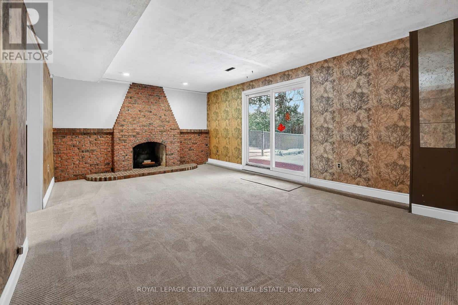 1929 FIELDGATE DRIVE — Burlington (Tyandaga), Ontario - Photo 2 of 100