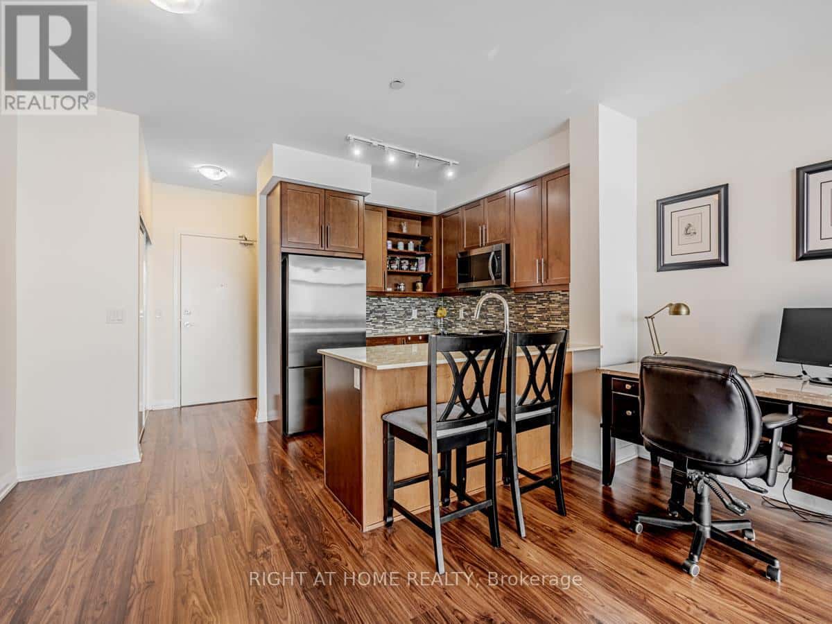 1010 - 65 ONEIDA CRESCENT — Richmond Hill (Langstaff), Ontario - Photo 3 of 26