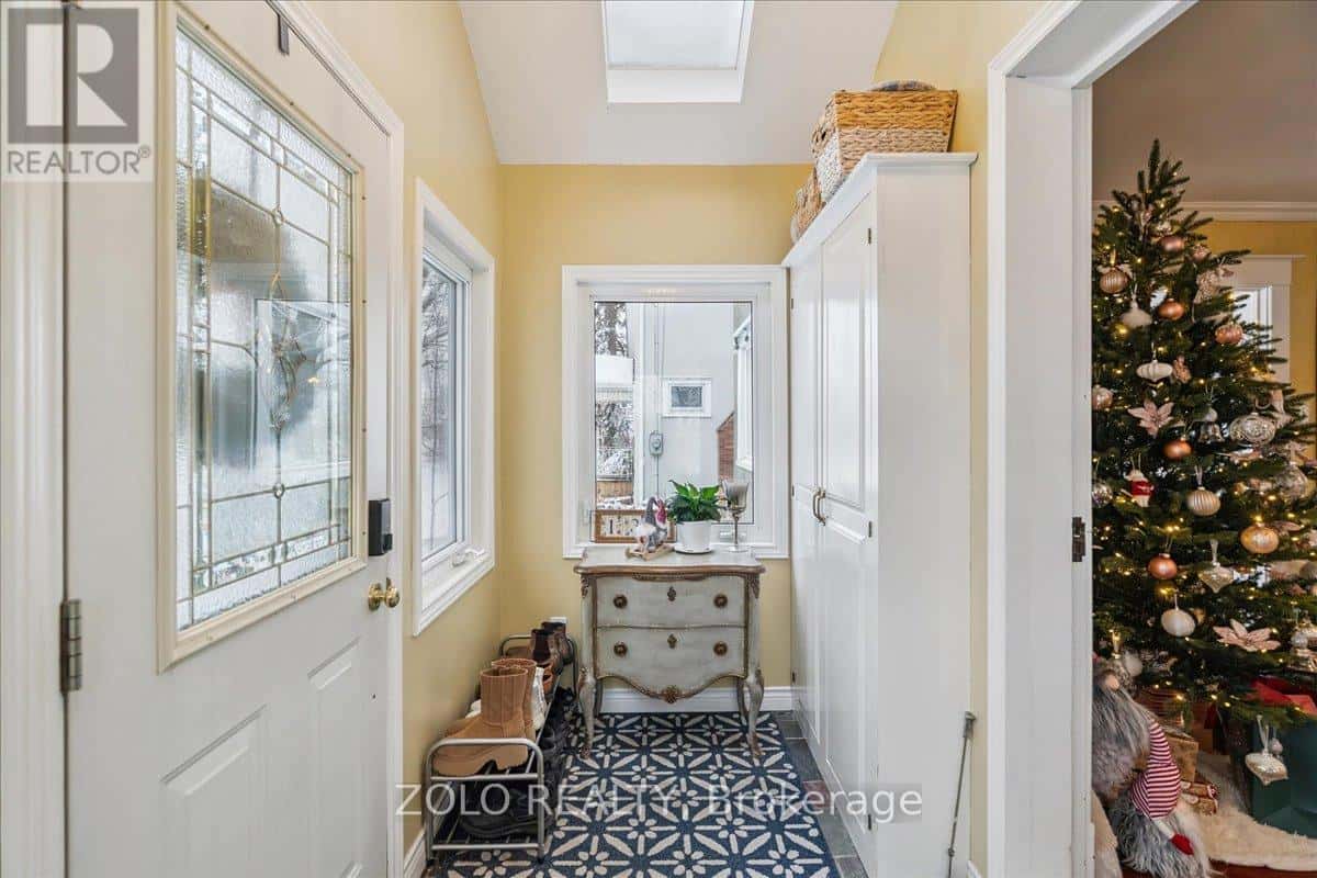 139 CAMPBELL AVENUE W — Milton (Campbellville), Ontario - Photo 2 of 50