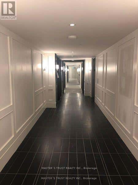 806 - 955 BAY STREET S — Toronto (Bay Street Corridor) - Photo 2 of 10