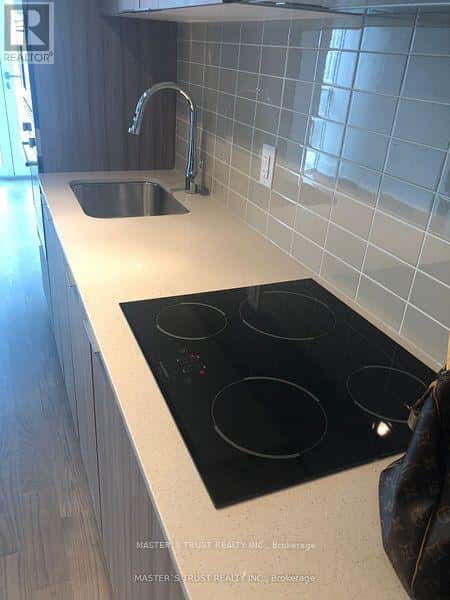 806 - 955 BAY STREET S — Toronto (Bay Street Corridor) - Photo 5 of 10