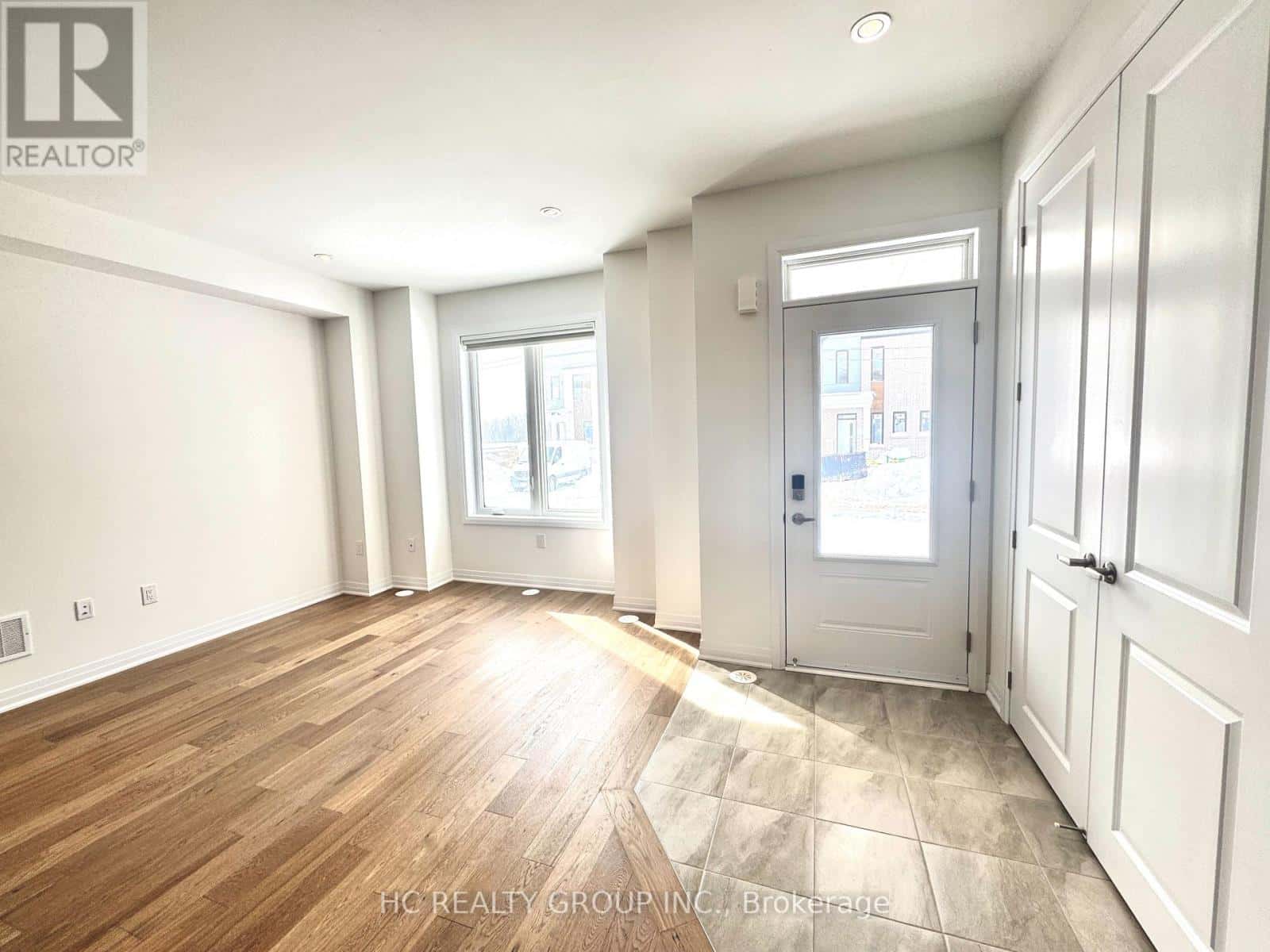 3219 CRYSTAL DRIVE — Oakville (GO Glenorchy), Ontario - Photo 3 of 90