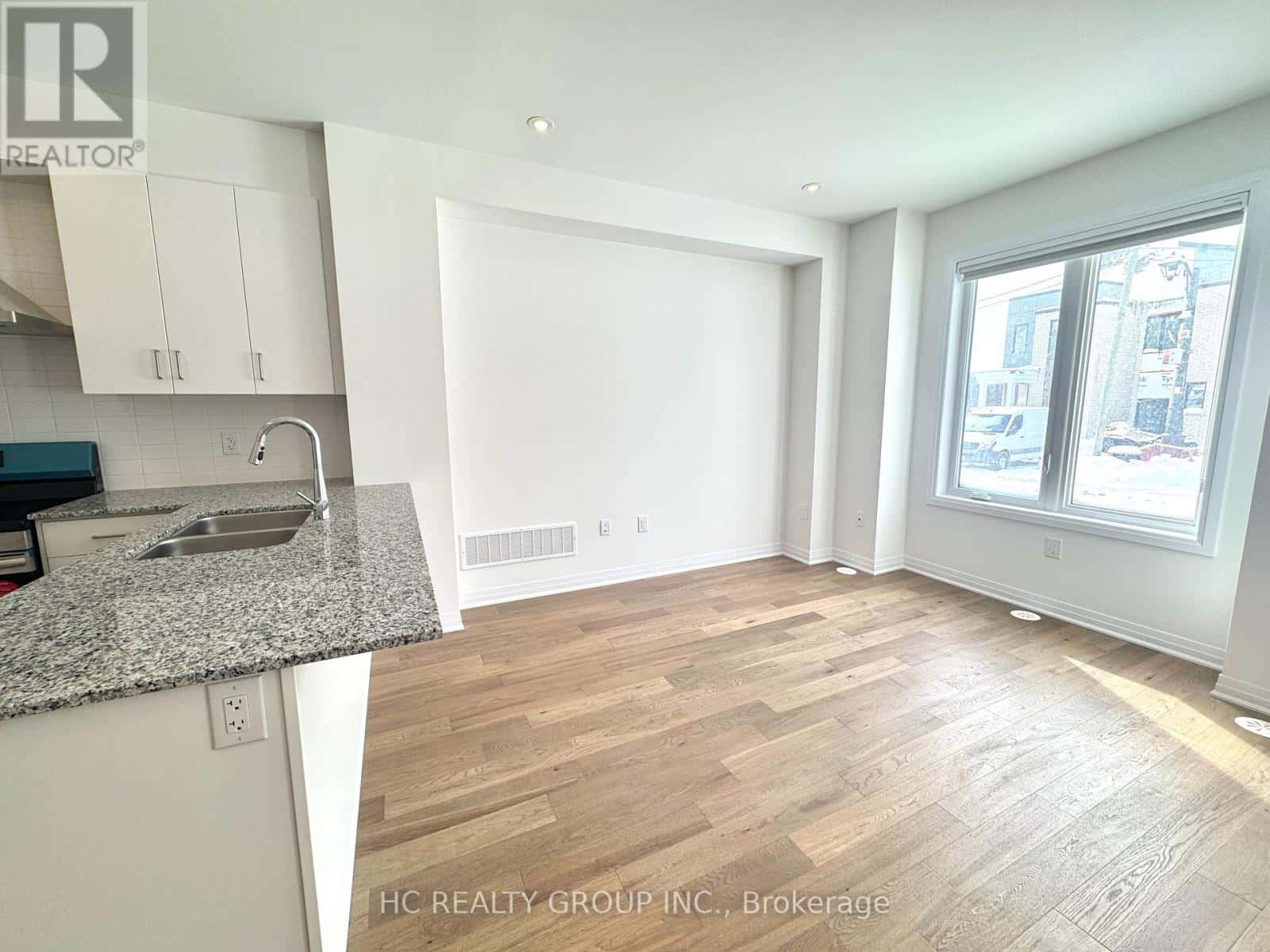 3219 CRYSTAL DRIVE — Oakville (GO Glenorchy), Ontario - Photo 4 of 90