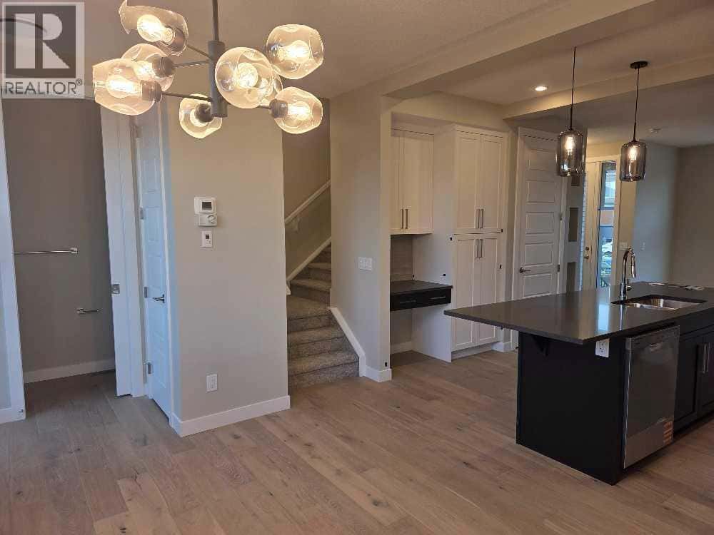 245 Cobblestone Gate SW — Airdrie, Alberta - Photo 4 of 20