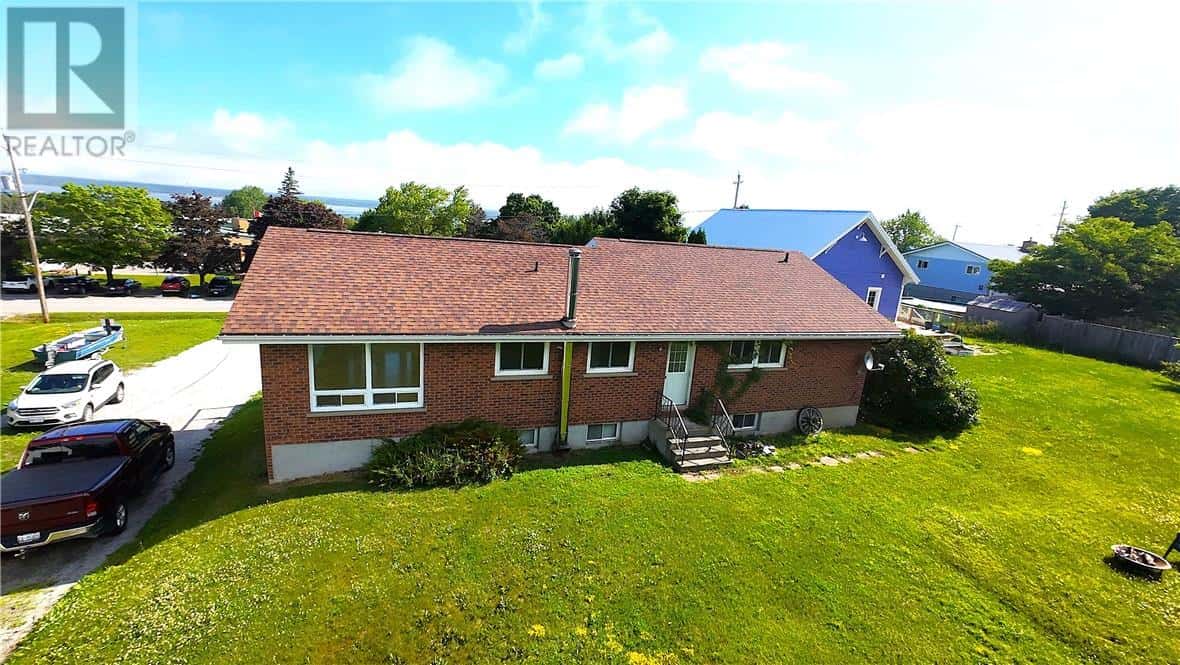 69 Robinson Street W — Little Current, Ontario - Photo 3 of 31