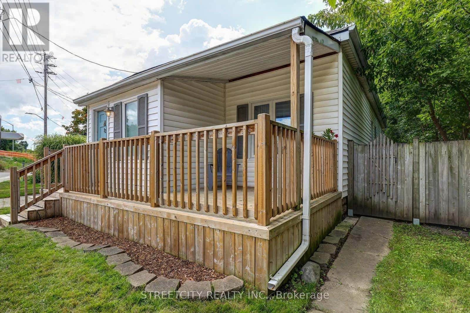 12 CAVENDISH CRESCENT — London North (North N), Ontario - Photo 2 of 35