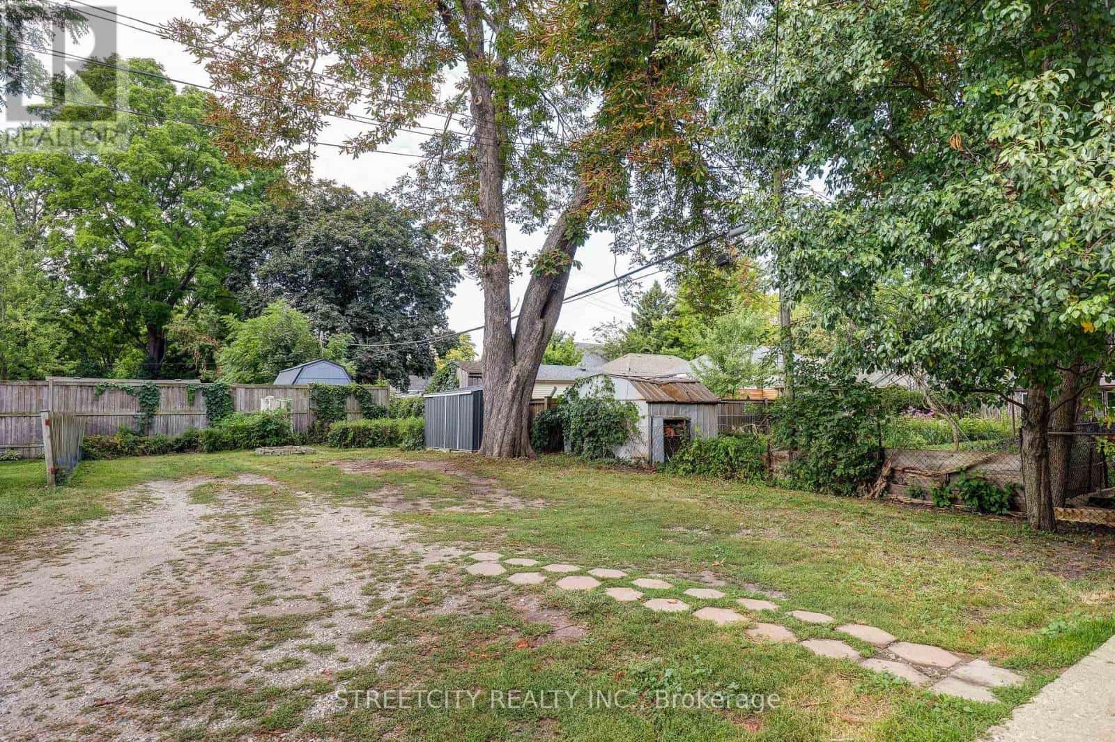 12 CAVENDISH CRESCENT — London North (North N), Ontario - Photo 4 of 35