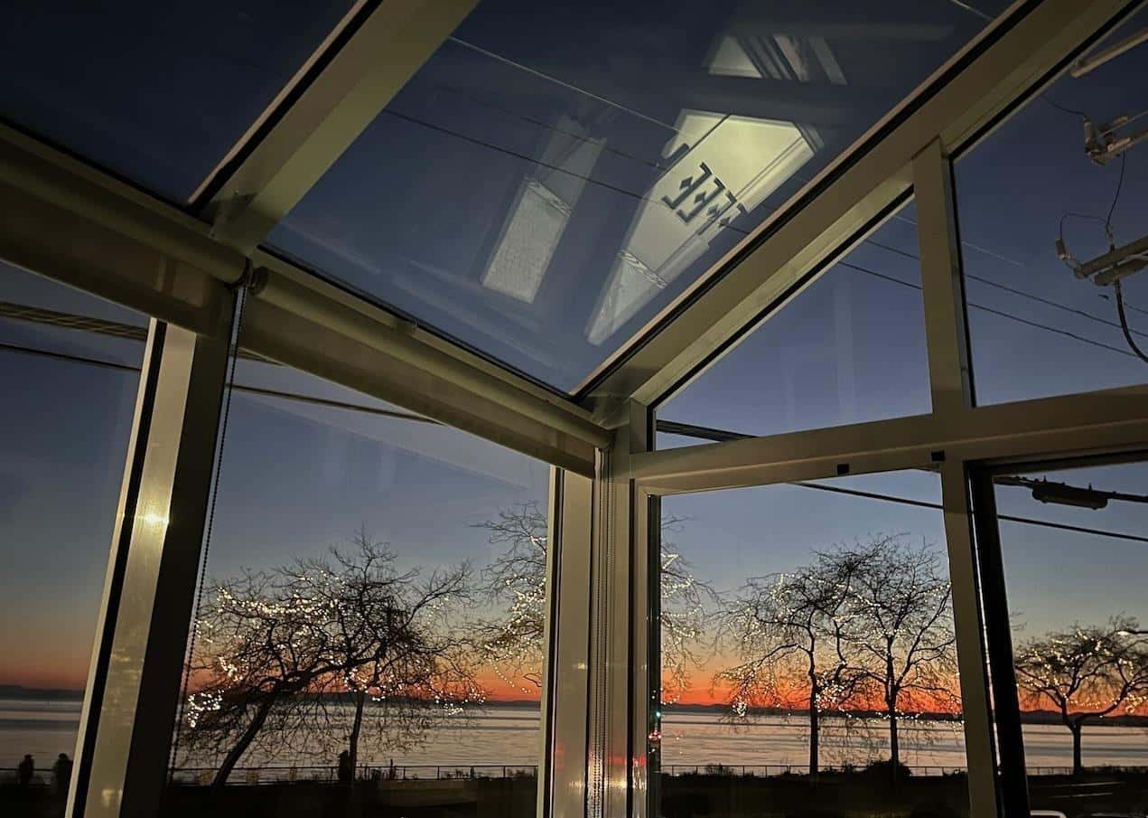 14831 MARINE DRIVE — White Rock, British Columbia - Photo 2 of 26