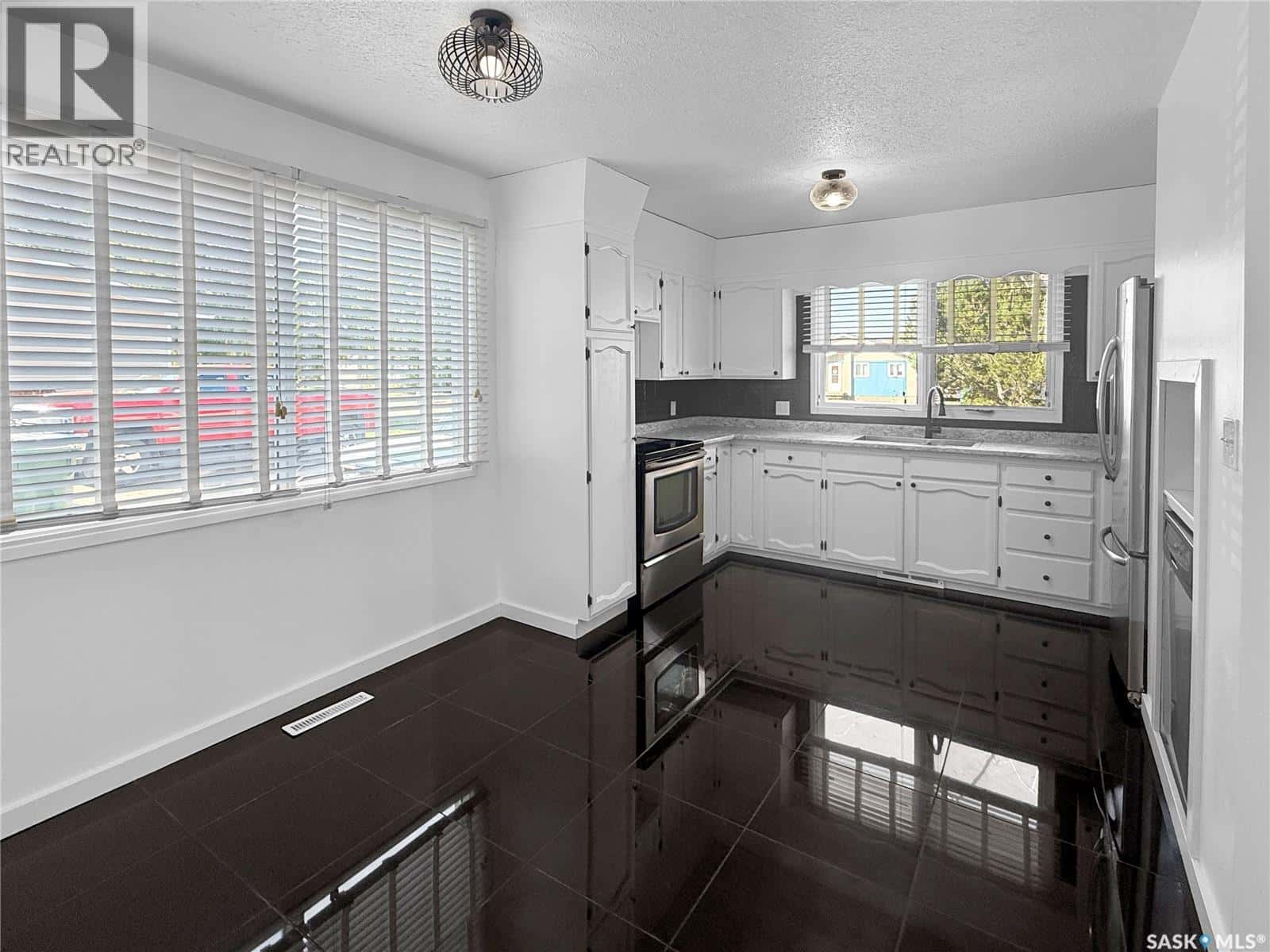 231 29th STREET — Battleford, Saskatchewan - Photo 3 of 15