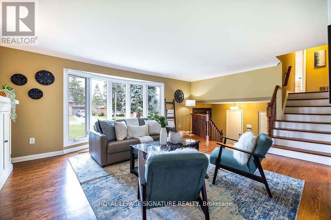 40 COBHAM CRESCENT — Toronto (Victoria Village), Ontario - Photo 5 of 27