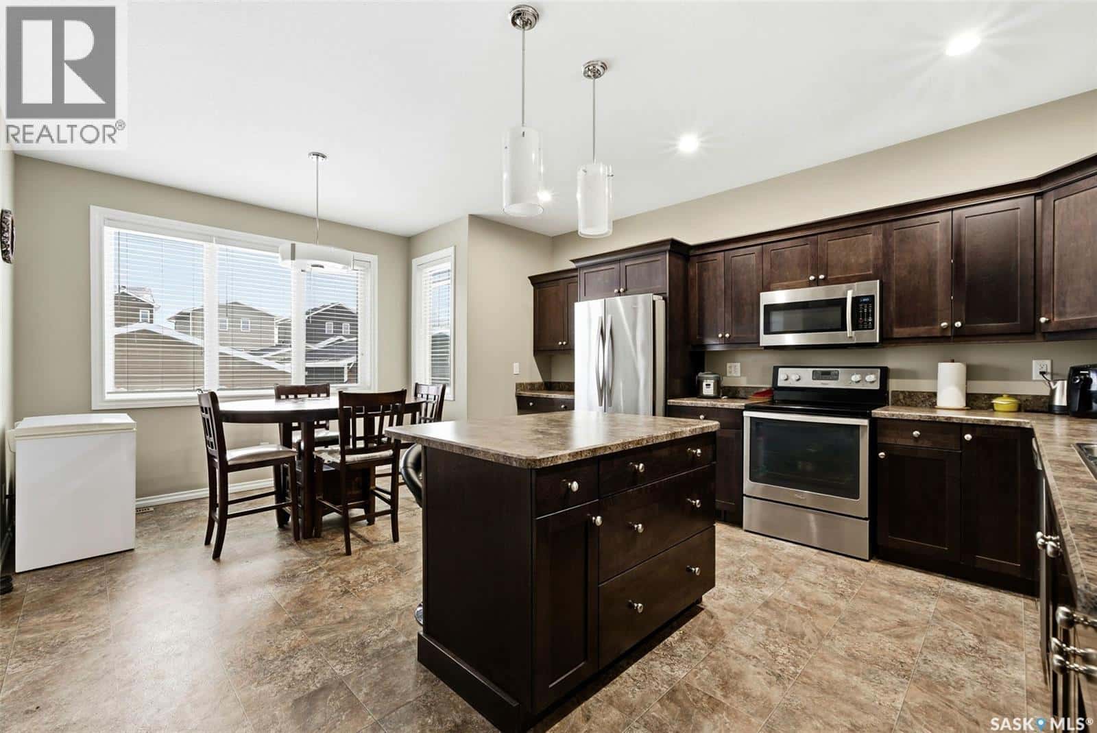 1122 Jurasin STREET N — Regina, Saskatchewan - Photo 5 of 31