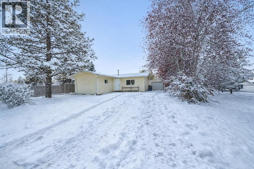 1221 Lucina Street — Penhold, Alberta - Main photo