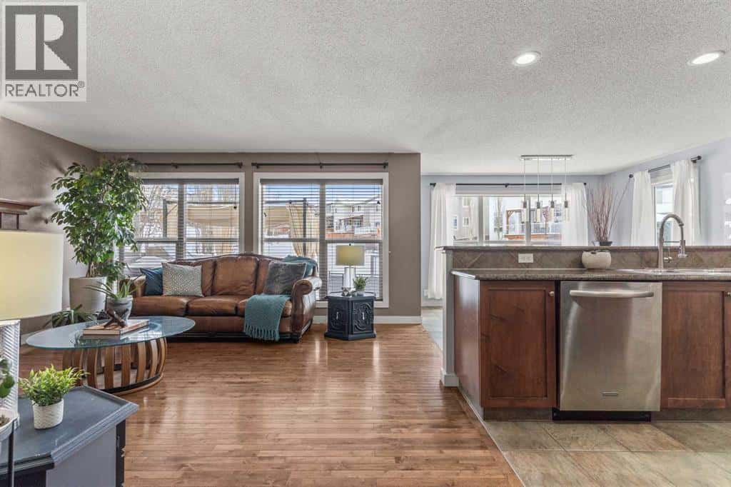 52 Westmount Circle — Okotoks, Alberta - Photo 5 of 47