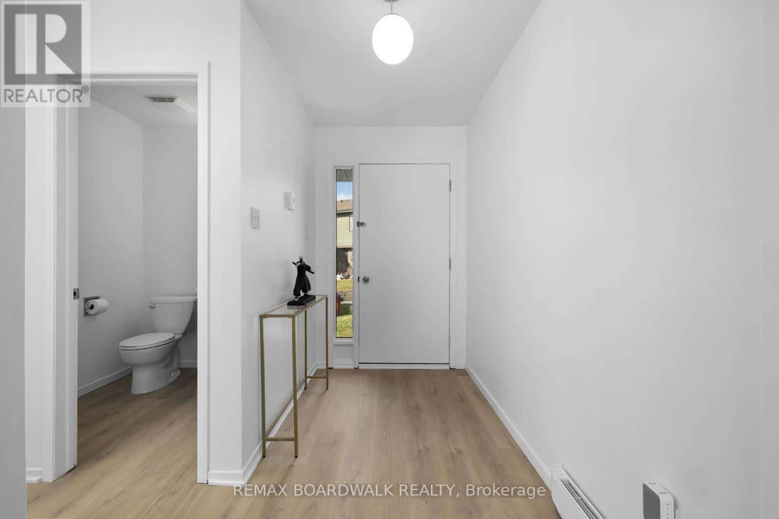 12 SELYE CRESCENT — Ottawa, Ontario - Photo 5 of 46