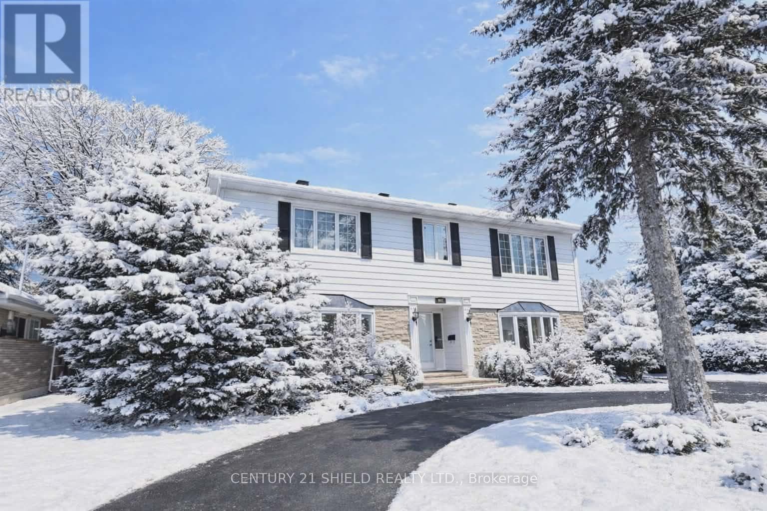 903 RIVERDALE AVENUE — Cornwall, Ontario - Main photo