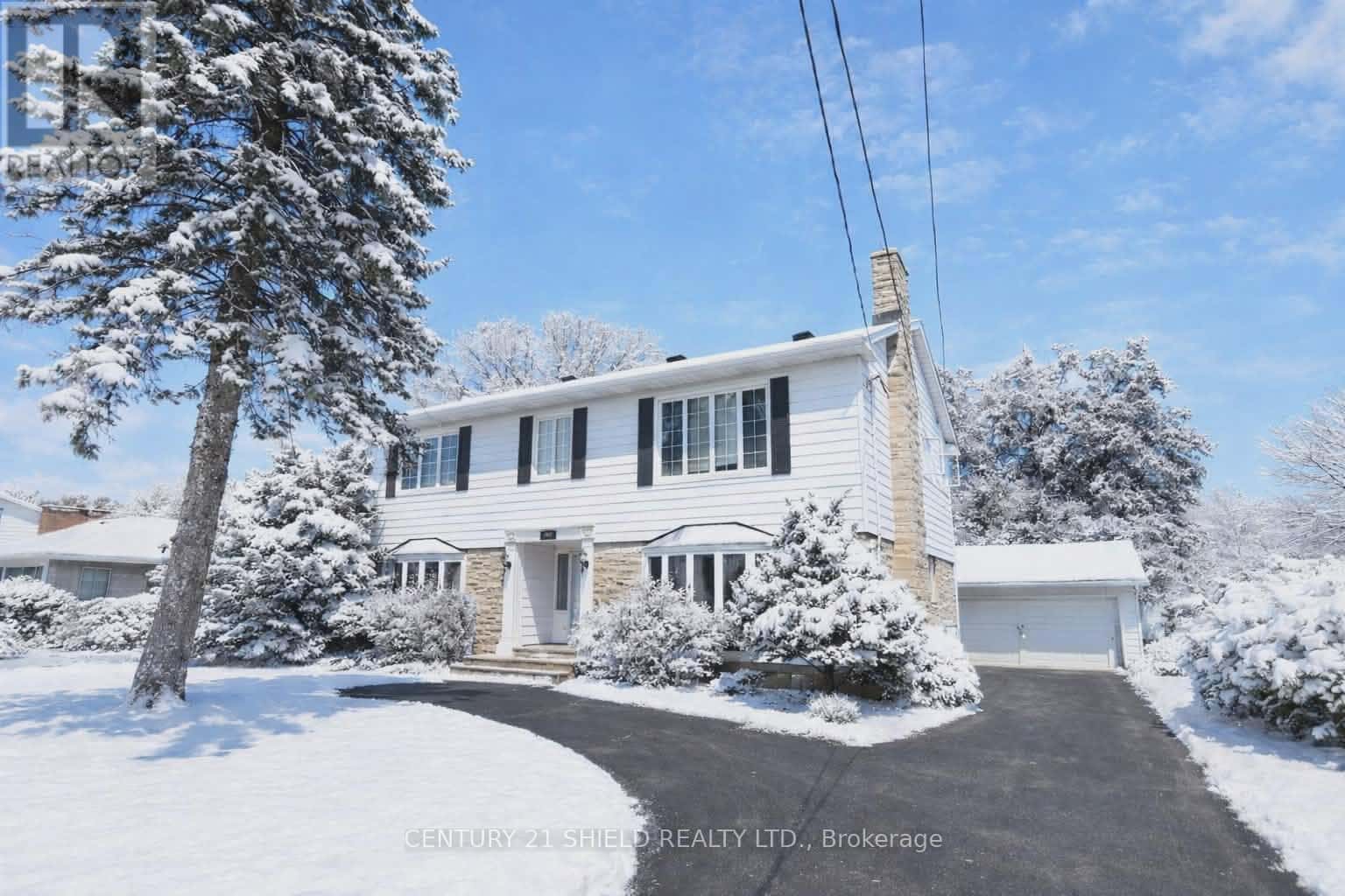 903 RIVERDALE AVENUE — Cornwall, Ontario - Photo 2 of 28