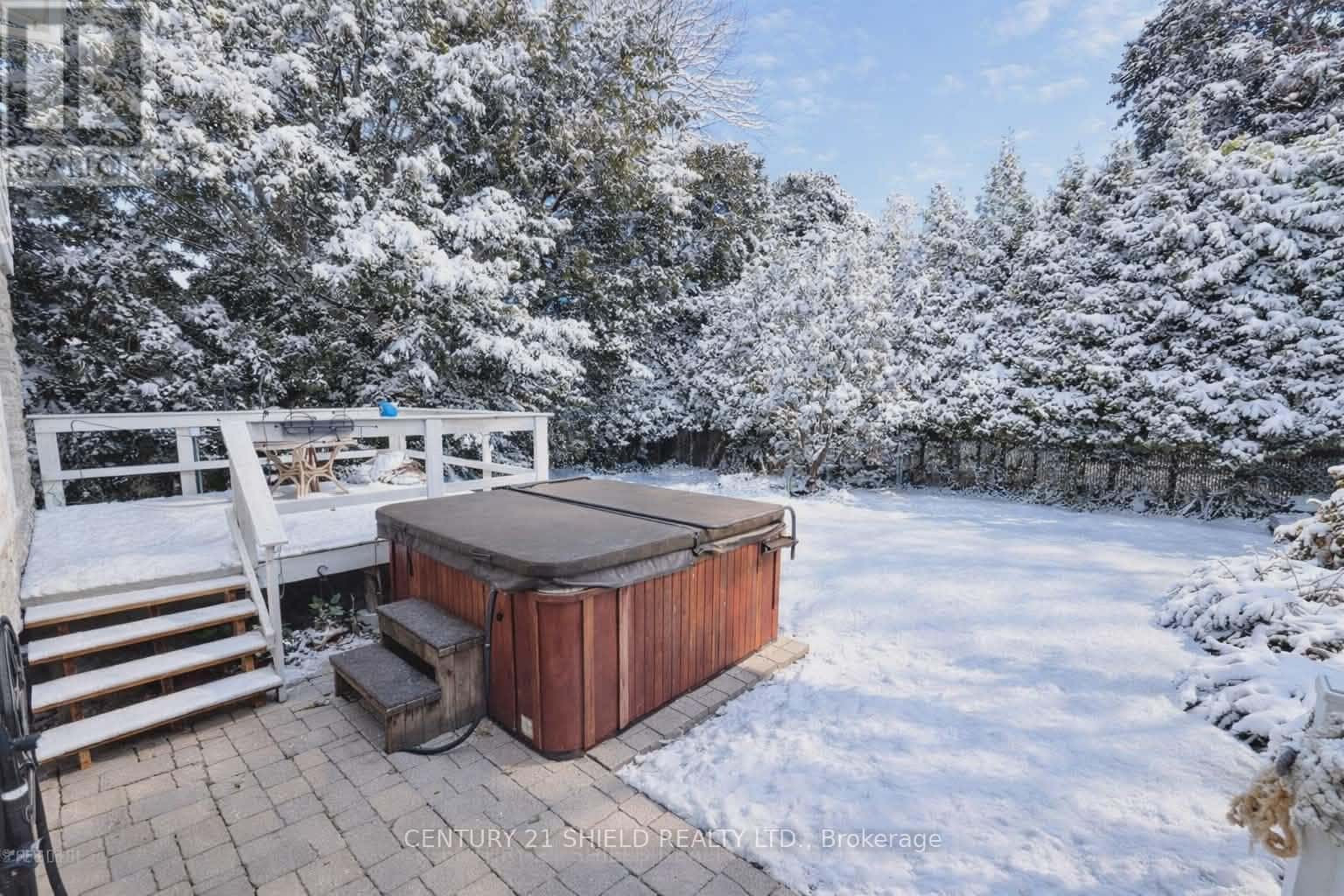 903 RIVERDALE AVENUE — Cornwall, Ontario - Photo 3 of 28