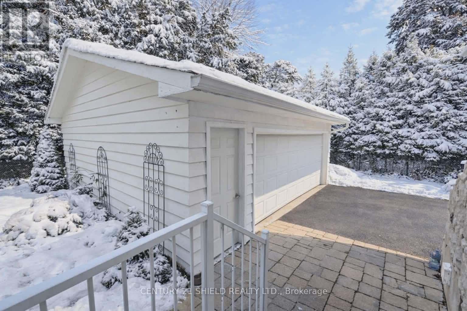 903 RIVERDALE AVENUE — Cornwall, Ontario - Photo 4 of 28