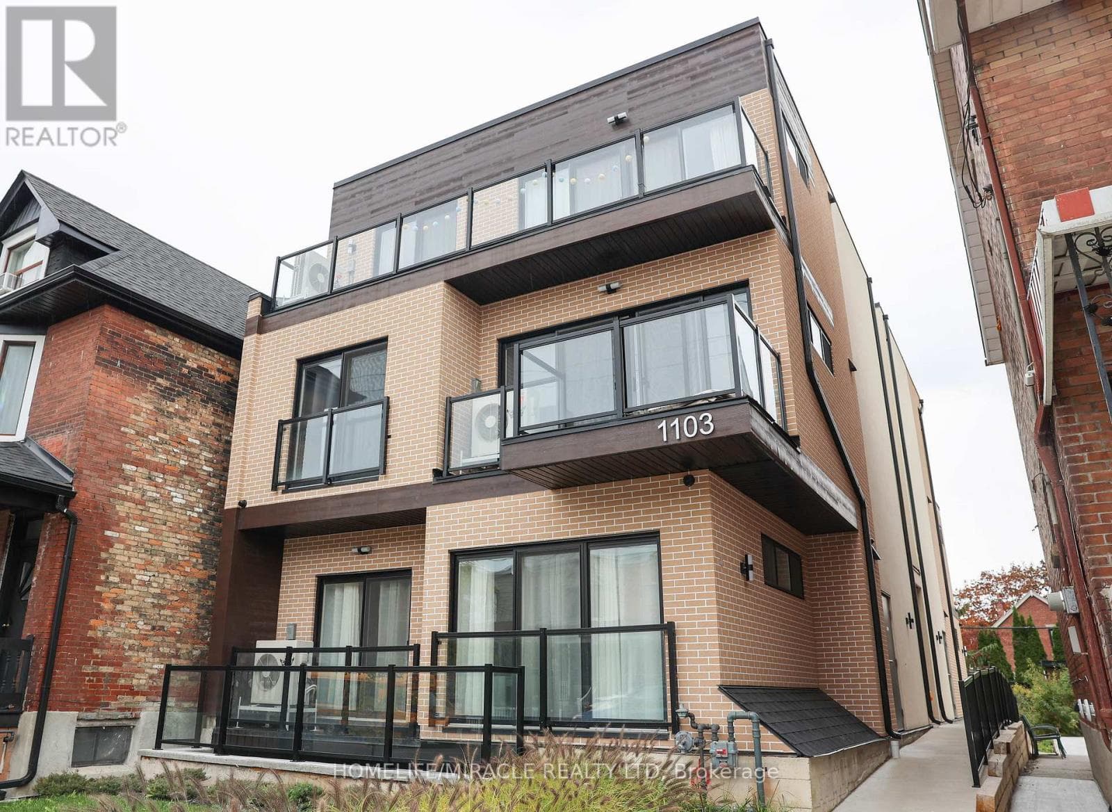 Toronto (Dovercourt-Wallace Emerson-Junction) — Toronto (Dovercourt-Wallace Emerson-Junction) - Main photo