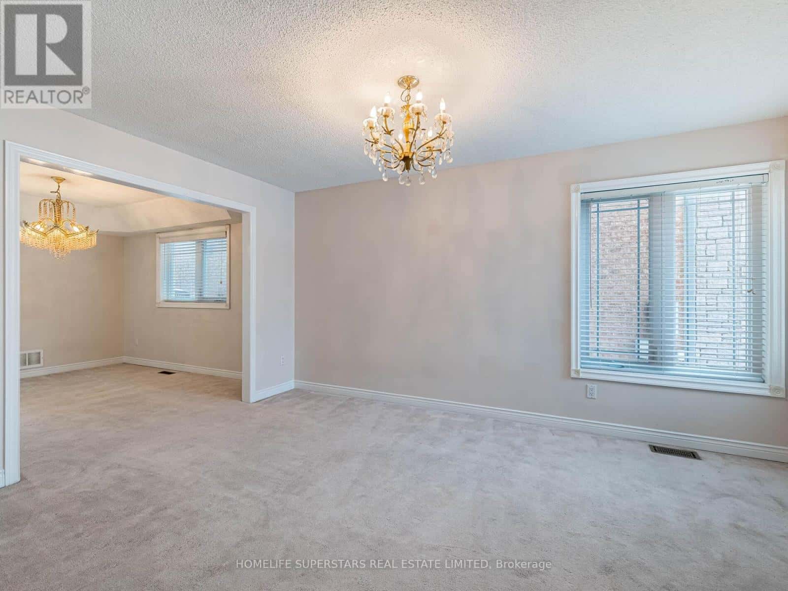 54 HOLLYBUSH STREET — Brampton (Sandringham-Wellington), Ontario - Photo 3 of 49