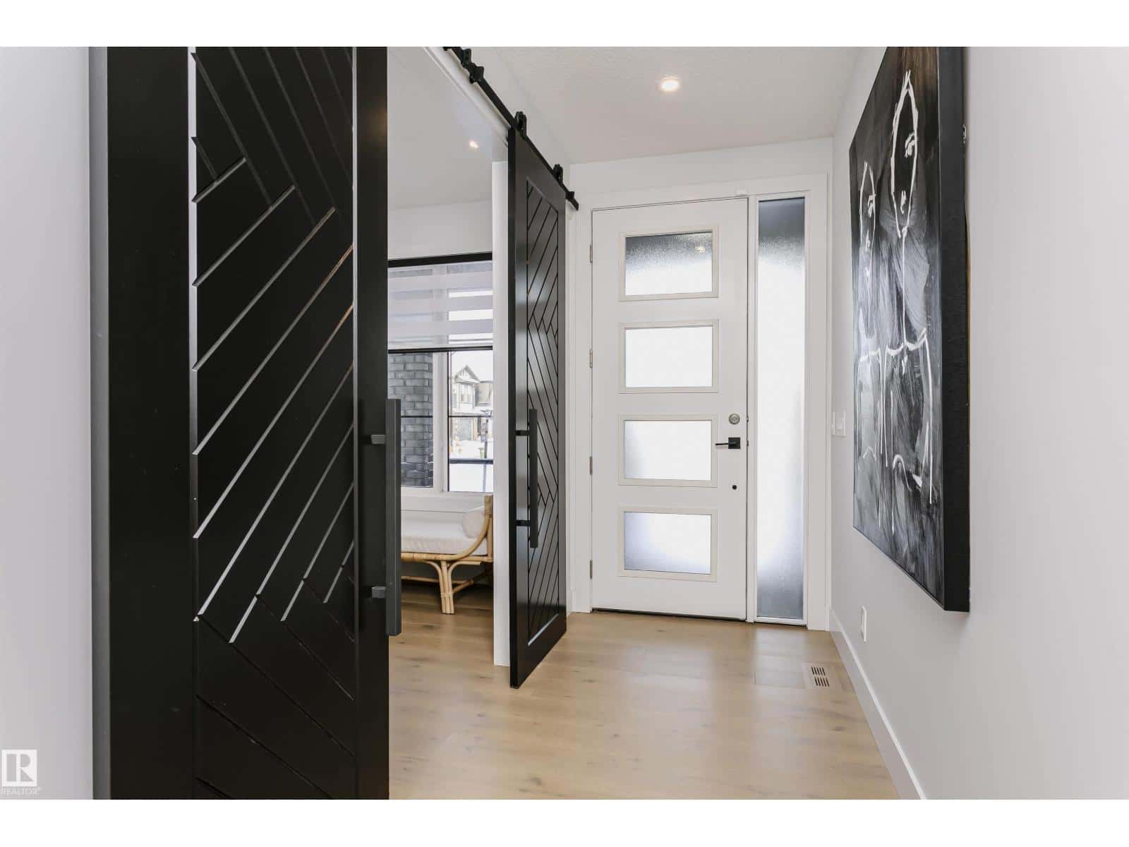 Edmonton — Edmonton - Photo 2 of 46