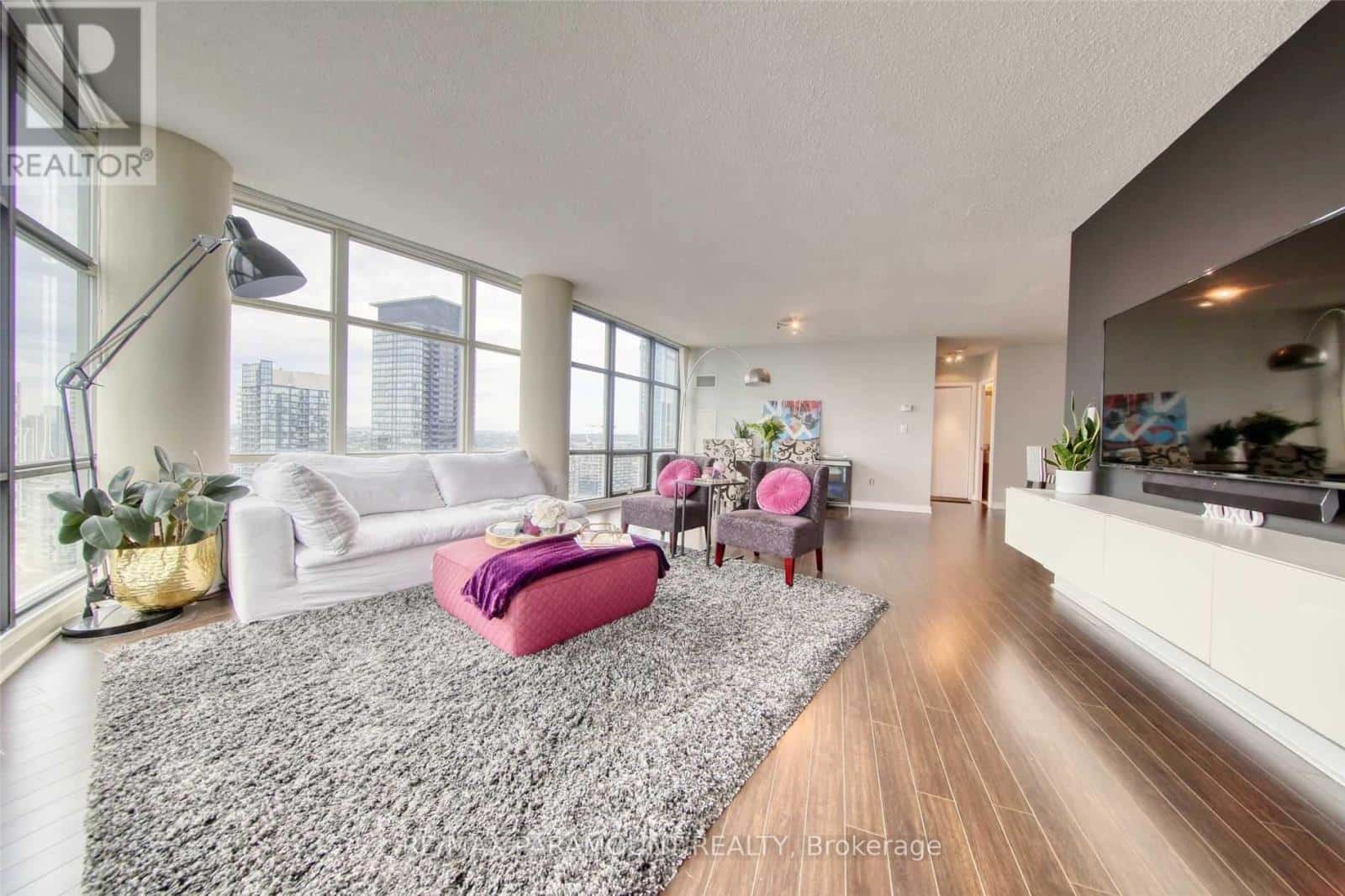 Toronto (Waterfront Communities) — Toronto (Waterfront Communities) - Photo 5 of 32