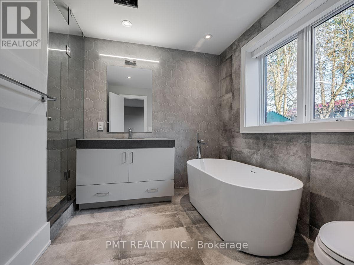 Toronto (Lawrence Park North) — Toronto (Lawrence Park North) - Main photo